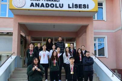 Türkeli Anadolu Lisesi’nden 5 il birinciliği