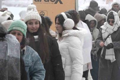Uludağ’a yoğun kar yağdı, pistler doldu taştı