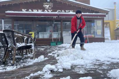 Uludağ’da kar kalınlığı 10 santimetreye yaklaştı