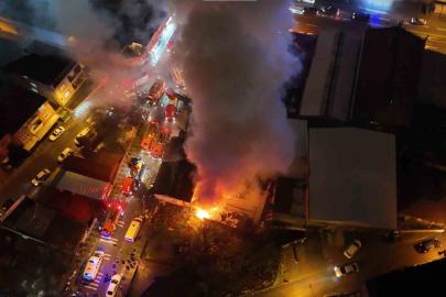 Ümraniye’de kereste deposunda yangın