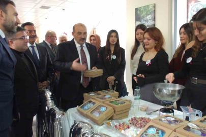 Üniversiteliler 30 projenin tanıtımını yaptı