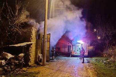 Uşak’ta samanlıkta çıkan yangında 5 koyun telef oldu