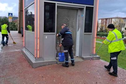 Üst geçit asansörlerinde periyodik temizlik