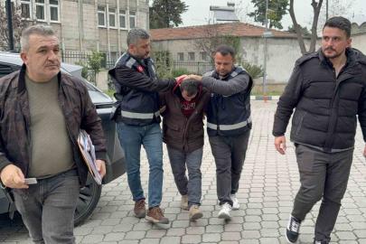 Üvey oğlunu bıçaklayarak öldürdü