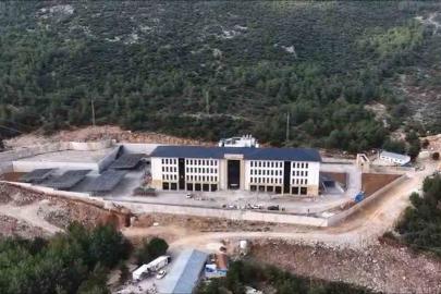 Vali Akbıyık, çevre dostu yeni binayı inceledi