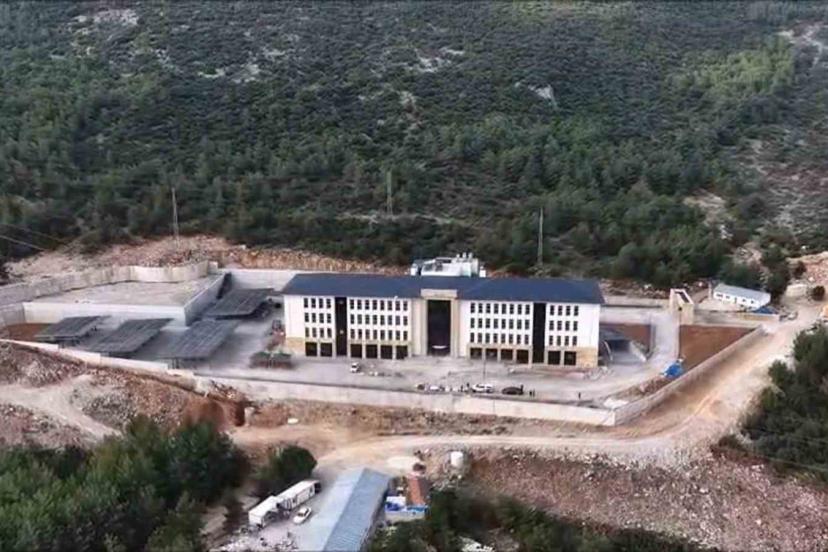 Vali Akbıyık, çevre dostu yeni binayı inceledi