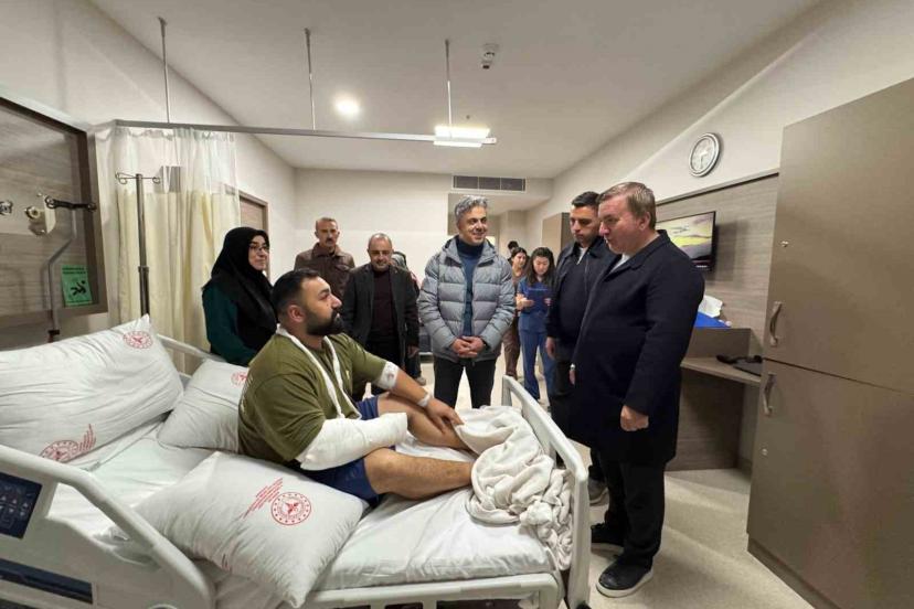 Vali Aydoğdu’dan hastalara moral ziyareti