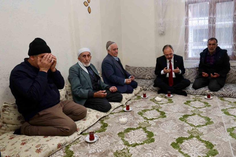 Vali Kızılkaya kazada hayatını kaybeden vatandaşın ailesiyle görüştü