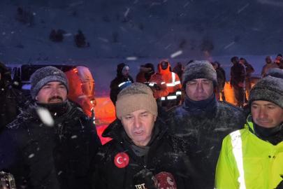 Vali Turan Ergün: "Çığ altındakileri bulmak için çalışmalar yarın sabah yeniden başlayacak"