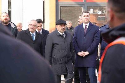 Vali Ustaoğlu, Sındırgı’da yıkım ve geçici ticaret alanını inceledi