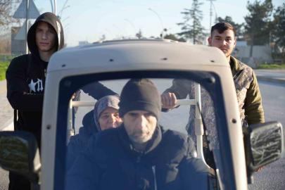 Validen örnek davranış sergileyen liseli gençlere teşekkür