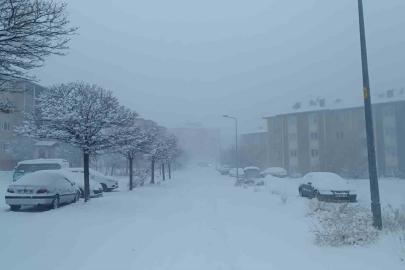 Van kar yağışı: 569 yol kapandı, uçak seferleri iptal edildi