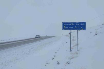 Van’da 102 yerleşim yerinin yolu ulaşıma kapandı