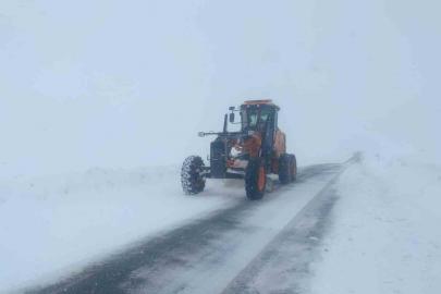 Van’da 28 yerleşim yerinin yolu ulaşıma kapandı