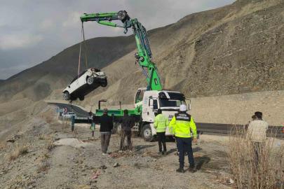 Van’da 3 gence mezar olan otomobil, sudan çıkarıldı