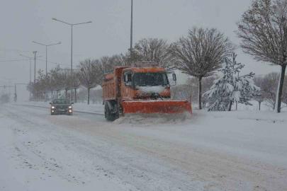 Van’da 389 yerleşim yerinin yolu kapalı