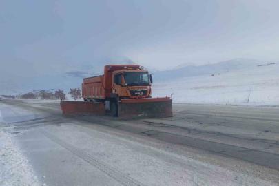 Van’da 90 yerleşim yerinin yolu ulaşıma kapandı