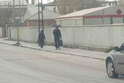 Van’da dolu yağışı şehri beyaza bürüdü