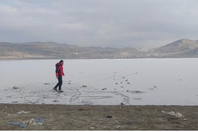 Van’da Sibirya soğukları: Sıhke Göleti’nin yüzeyi buz tuttu