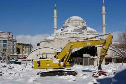 Van’ın 27 yıllık Mısır Çarşısı iki katlı modern arasta oluyor