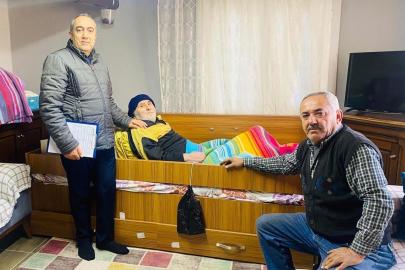 "Vatandaşa hizmet, Hakk’a hizmettir" diyerek yaşlıların ayağına gidiyor