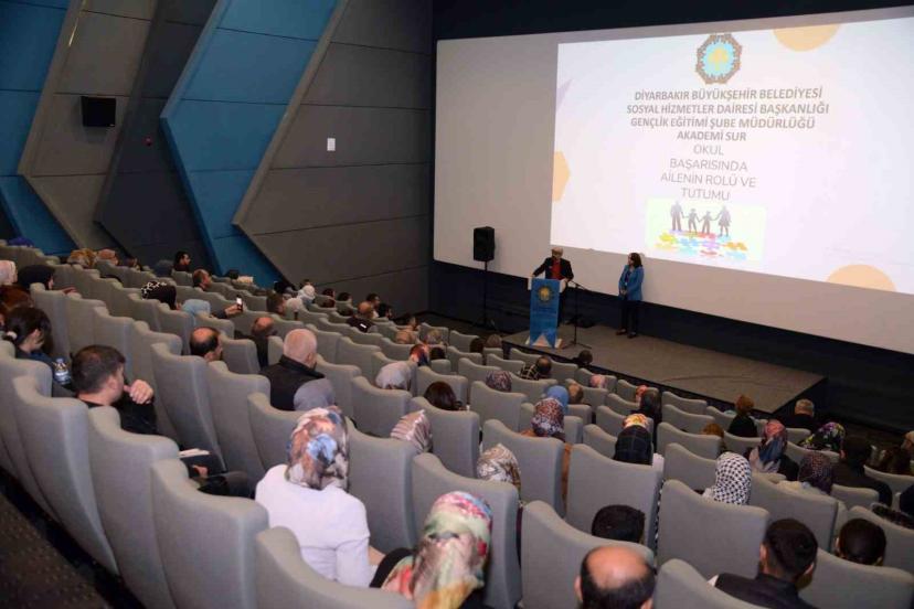 Velilere yönelik eğitim semineri düzenlendi