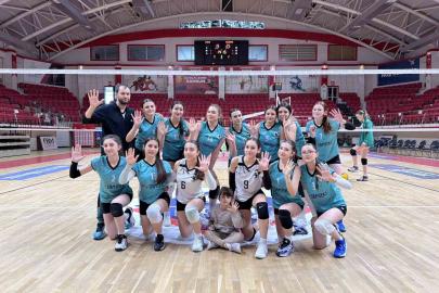 Vezirköprülü voleybolcular finalde