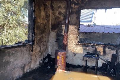 Yangında engelli çocukları bulunan ailenin evi küle döndü