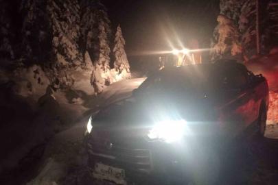 Yaylada mahsur kalan aileyi  belediye ekipleri kurtardı