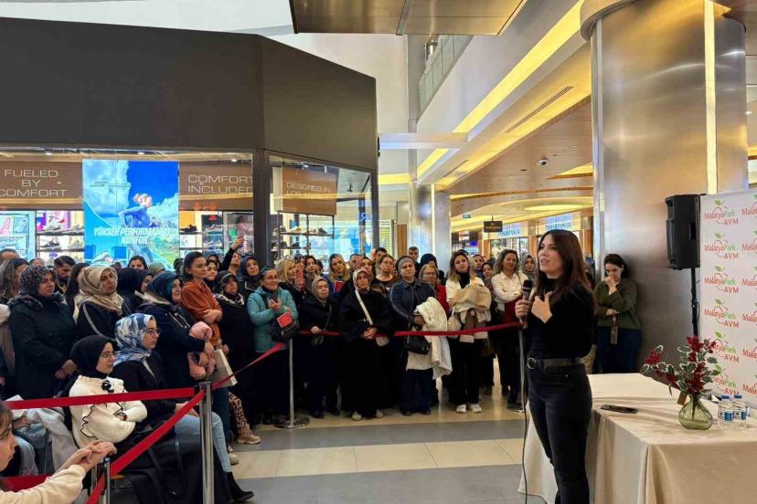 Yazar Dilek Cesur MalatyaPark’ta okurlarıyla buluştu