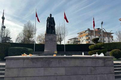 Yediler içtiler, sokakta çöplerini bıraktılar