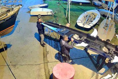 Yelken kulübüne kaçak tekne operasyonu