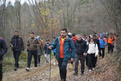 Yenişehir’de doğa yürüyüşü ile gençler stres attı