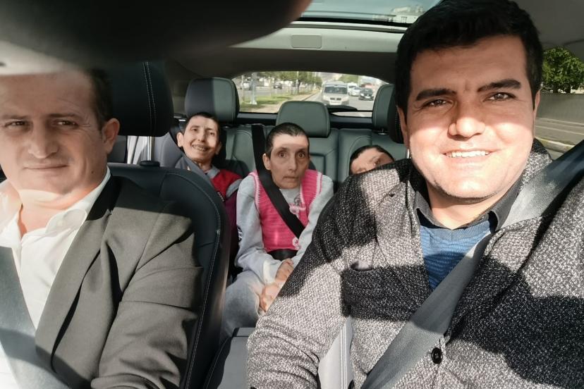 Yerli ve milli otomobile binmek isteyen üç engelli kardeşin isteği karşılıksız kalmadı