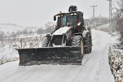 Yeşilyurt’ta karla mücadele aralıksız sürüyor