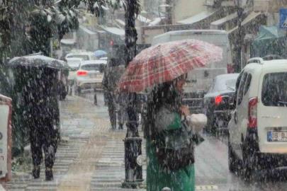 Yılın son kar yağışı 5 dakikada Bartın’ı beyaza bürüdü