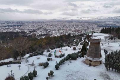 Yılın son karı Eskişehir’i beyaza bürüdü