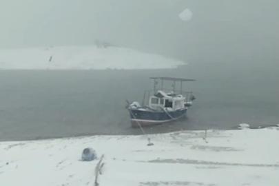 Yoğun kar ve sis balıkçıları durdurdu: Tekneler kıyıya çekildi