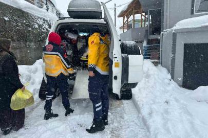 Yoğun kar yağışına rağmen Acil Sağlık ekipleri görev başında
