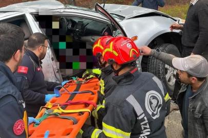 Yoldan çıkan araç ağaca çarptı; 1 ölü, 1 yaralı