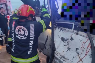 Yoldan çıkan sürücü seyir halindeki tıra çarptı