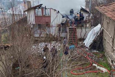 Yozgat’ta binada çıkan yangında yoğun duman gökyüzünü kapladı