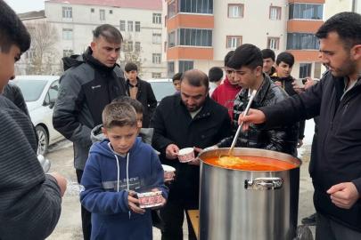 Yüksekova’da cuma namazı sonrası cemaate keledoş ikram edildi