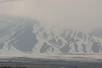 Yüksekova’nın etrafını çevreleyen dağlar beyaza büründü