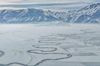 Yüksekova’nın kar altındaki menderesleri hayran bırakıyor