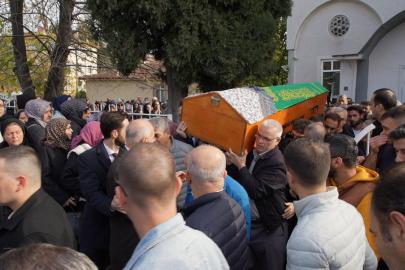 Yüksekten düşerek ölen avukat Selda Özkan son yolculuğuna uğurlandı