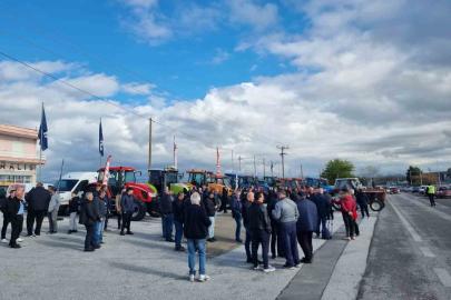 Yunanistan’da çiftçiler yol kapattı, polisle gerilim arttı