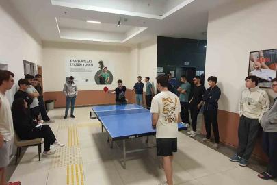 Yurtlarda kalan öğrenciler düzenlenen etkinlikler ile sosyalleşiyor