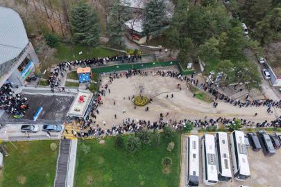 Yüzlerce metre kuyruk, herkes aynı şeyi istiyor