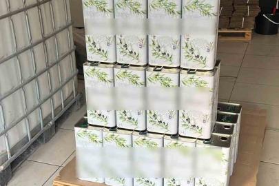 Zeytinyağı şişelerine gizlenmiş 3 bin litre kaçak alkol ele geçirildi